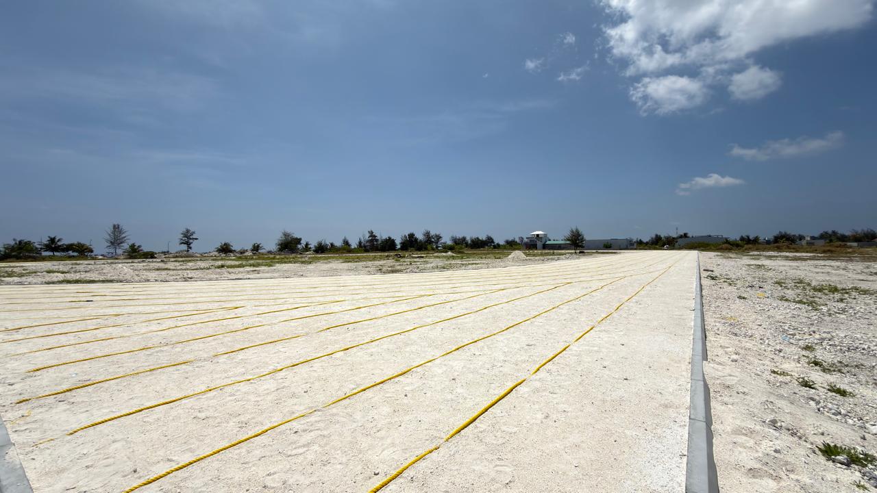 ސްޕޯޓްސް ކޮމްޕޮލެކްސް ބިމުގައި ރަނިންގް ޓްރެކް ހެދުމުގެ މަޝްރޫޢު