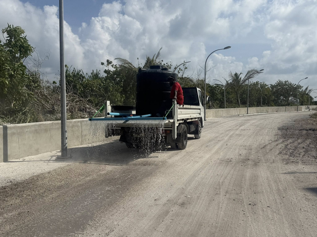 ވާރޭ ނުވެހި ގިނަ ދުވަސްތަކެއް ވެފައިވާތީ، ވިލިނގިލީގެ މަގުތަކުގައި ހިރަފުސް ގަދަވެ ރައްޔިތުންނަށް ކުރިމަތިވަމުންދާ އުނދަގޫތަކަށް ހައްލެއް ހޯދައިދިނުމަށްޓަކައި، ފެނަކަ ވިލިނގިލީ ބްރާންޗުގެ އެހ