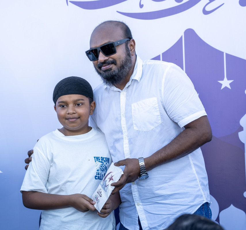 1447 އަހަރުގެ ފިތުރު އީދު ނަމާދުގެ ބަރަކާތްތެރި ޖަމާއަތުގައި ބައިވެރިވި ހުރިހާ ކުޑަކުދިންނަށް ހަދިޔާ ބެހުމުގެ ޚާއްޞަ ހަރަކާތް.